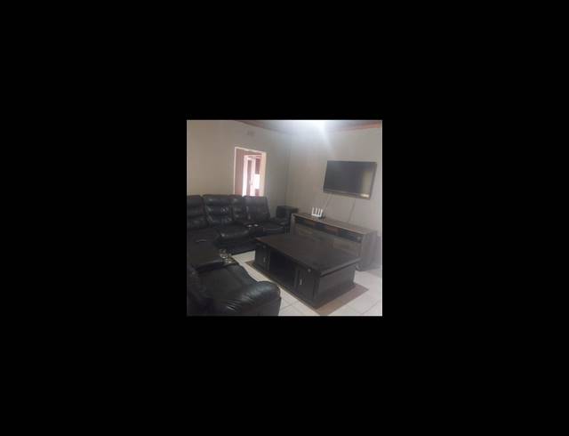 4 BEDROOM HOUSE FOR SALE IN RONDEBULT